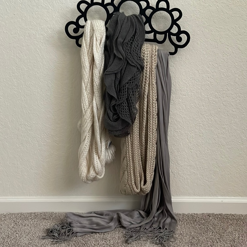 (4) Various Scarves